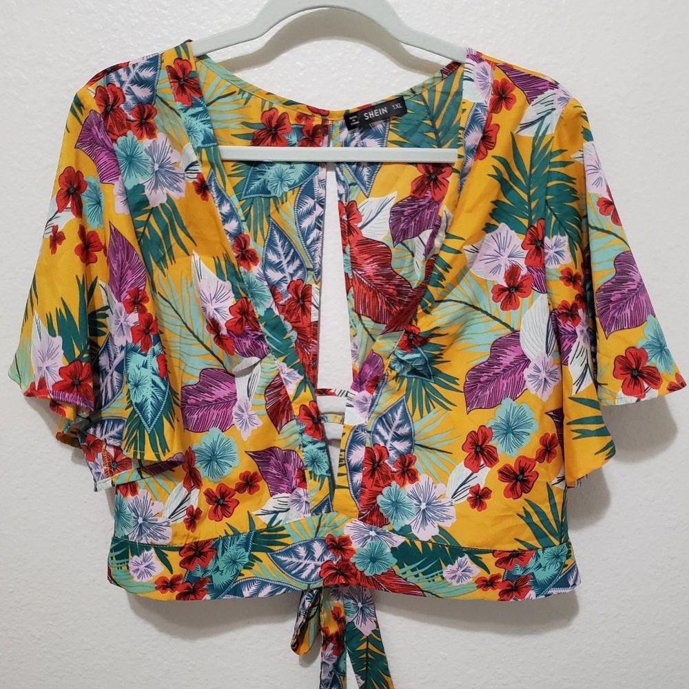 SHEIN Tropical Cropped Top